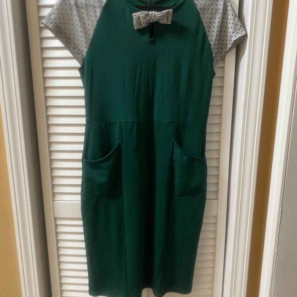 Elegant Green Midi Dress with Polka Dot Sleeves